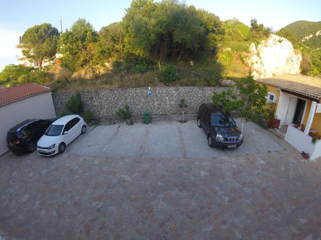 George'S Studios Ermones Exterior foto